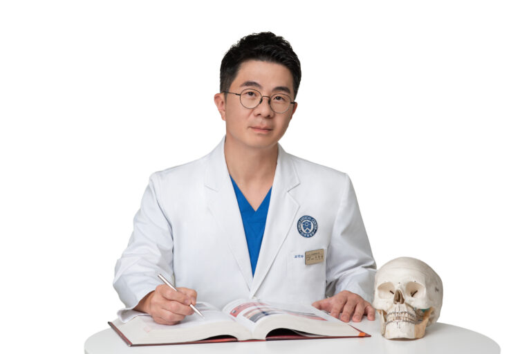 천안 아산 치과교정과 전문의 대학병원 교수 출신 이정섭 원장 연세발렌타인치과교정과